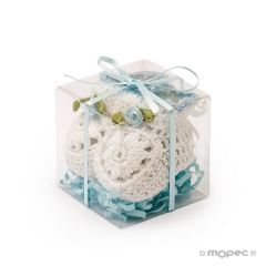 Botitas ganchillo azul o rosa en caja cúbica 5,7cm. y lazo regalo