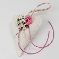 Cojín corazón porta alianzas adornado flor malva