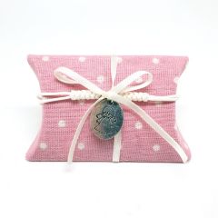 Cajita rosa con pulsera medallita de ángel y 5 peladillas