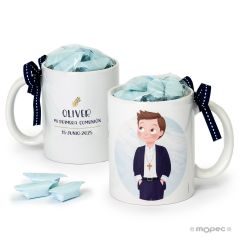 Taza Comunión niño manos bolsillos 7 caramelos en caja regalo disponible en varios idiomas