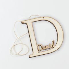 Colgante de madera letra D con nombre 12cm altura aprox,