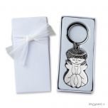 Llavero metálico Ángel sentado en caja blanca adornado