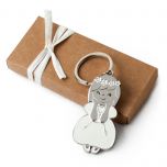 Llavero niña Comunión sentada en caja kraft adornada